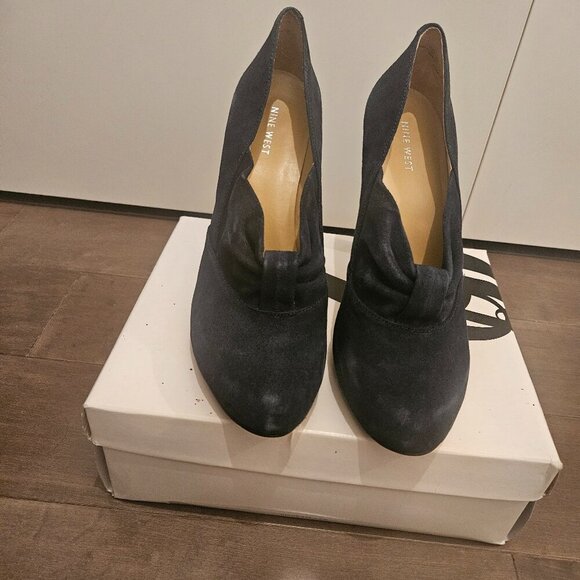 Shoes - Picture 1 of 2